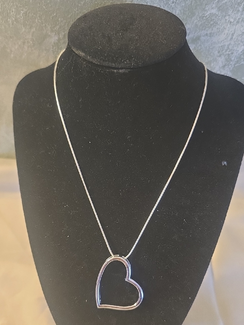 Silver Open Heart Pendant Necklace - Fashion Jewelry New